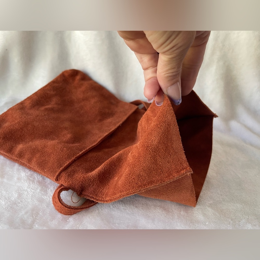 New world, market, leather Crossbody purse, rust color with tags - Picture 6 of 10